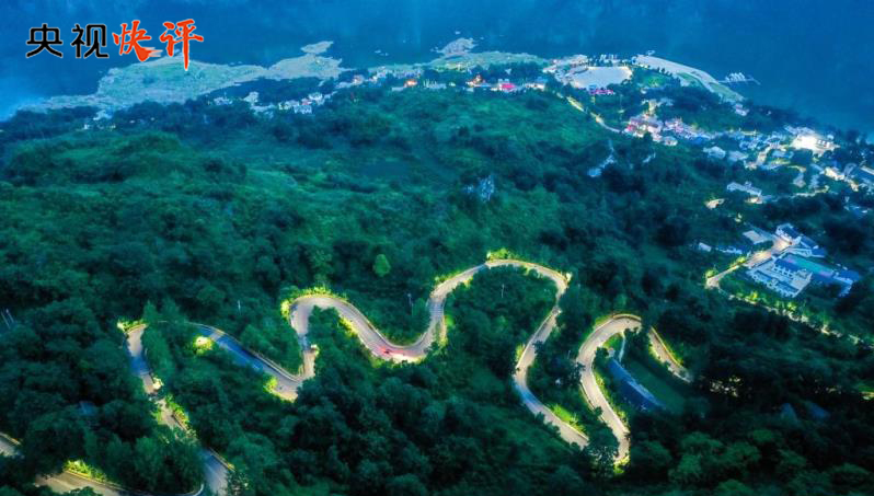 「央視快評(píng)」讀懂今天的中國 必須讀懂中國共產(chǎn)黨