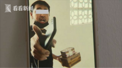 快遞員遭投訴當(dāng)客戶面踩碎包裹