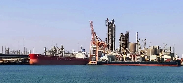 簽約！外高橋造船與日本郵船簽訂18萬(wàn)噸雙燃料散貨船訂單