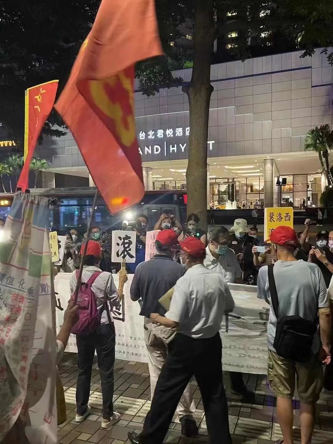 舉國震怒！佩洛西竄訪臺灣！外交部、國防部、中國人民解放軍連夜緊急聲明......